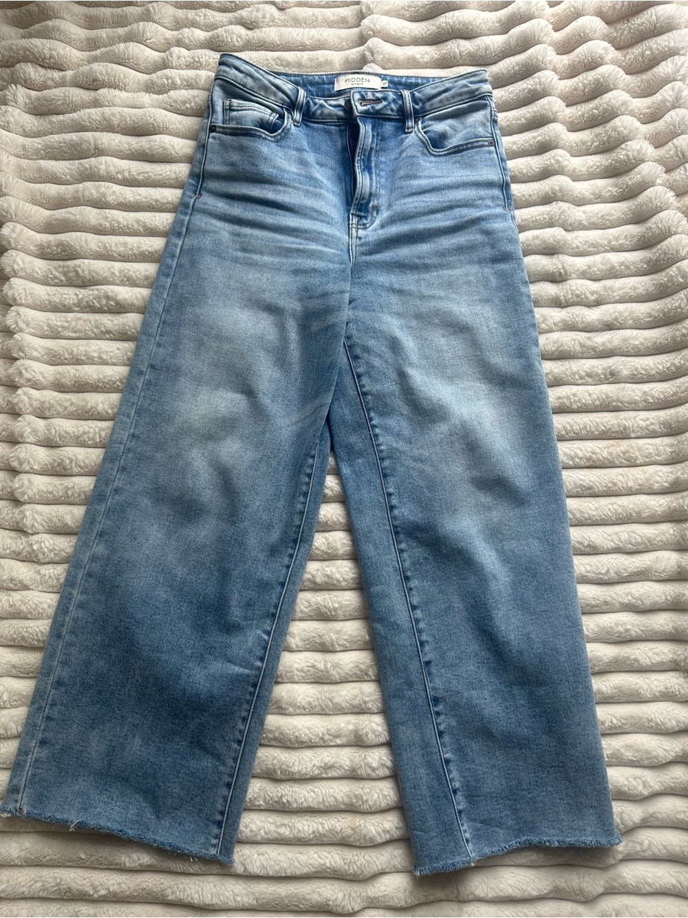 Wide Leg Ankle Jeans in Light Blue Denim